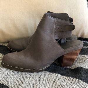 Cole haan shooties. Grey size 10.